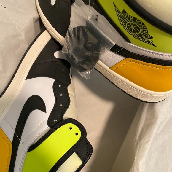 Jordan Retro 1 Volt (2021) - Picture 2 of 4